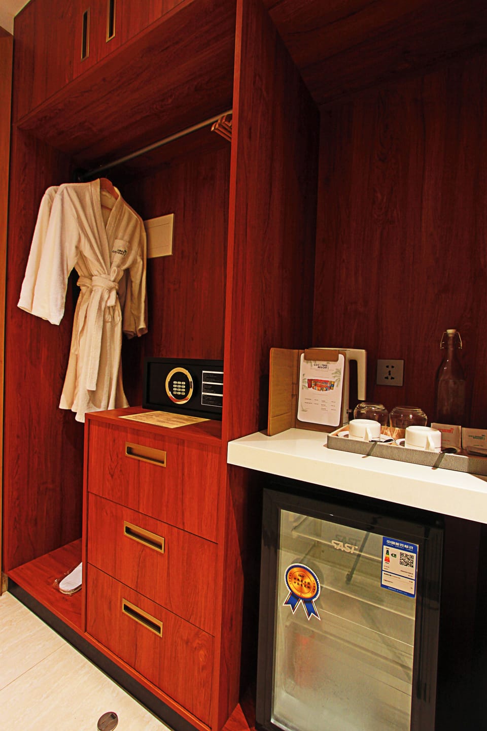 Double or Twin Room | In-room safe, desk, laptop workspace, soundproofing