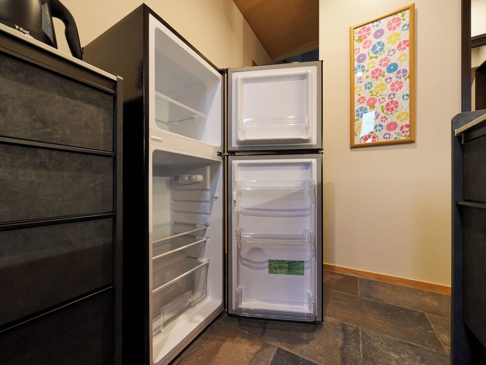 House, 2 Bedrooms, Non Smoking | Private kitchen | Full-size fridge, microwave, stovetop, electric kettle
