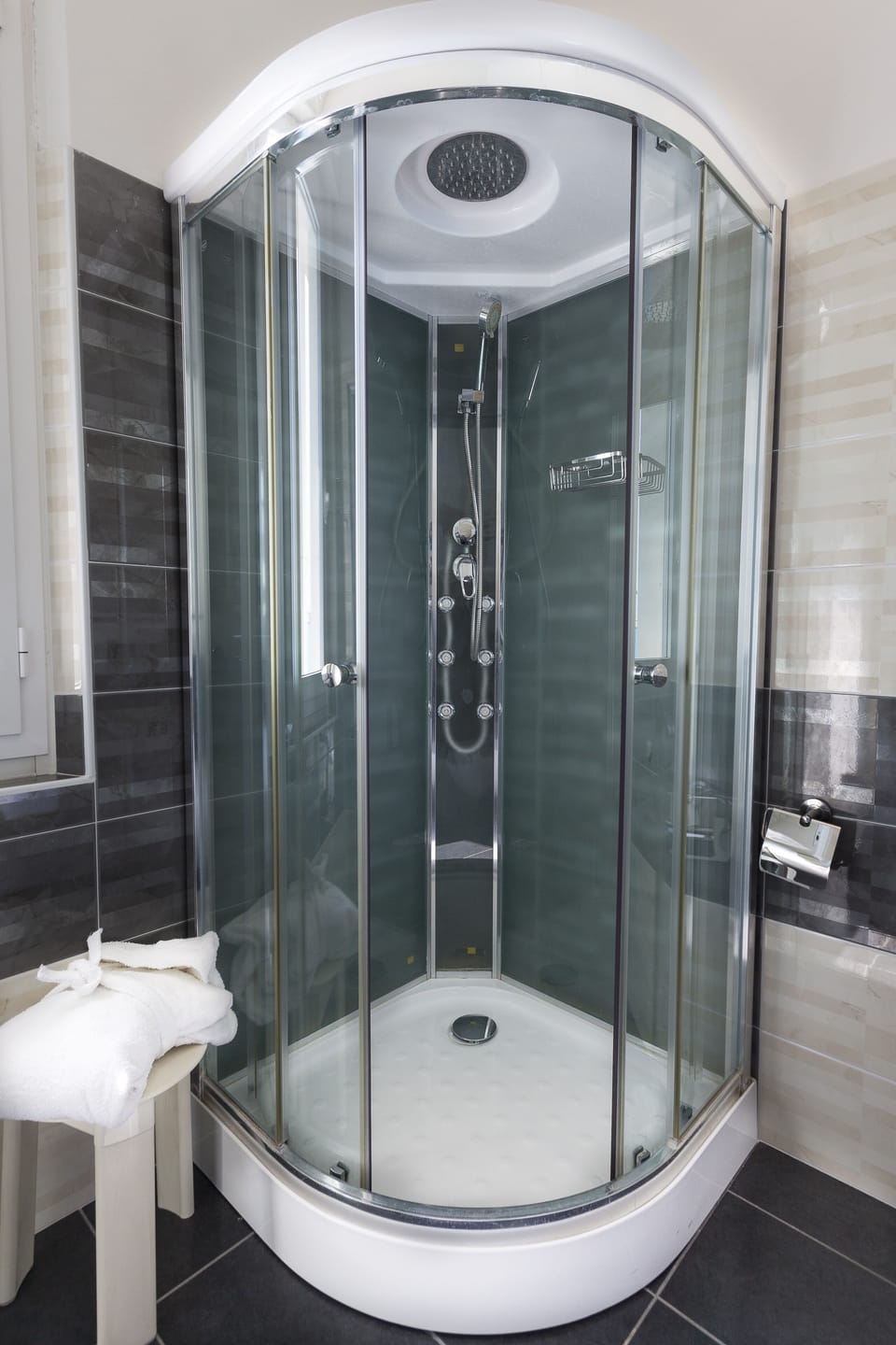Shower, free toiletries, hair dryer, bidet