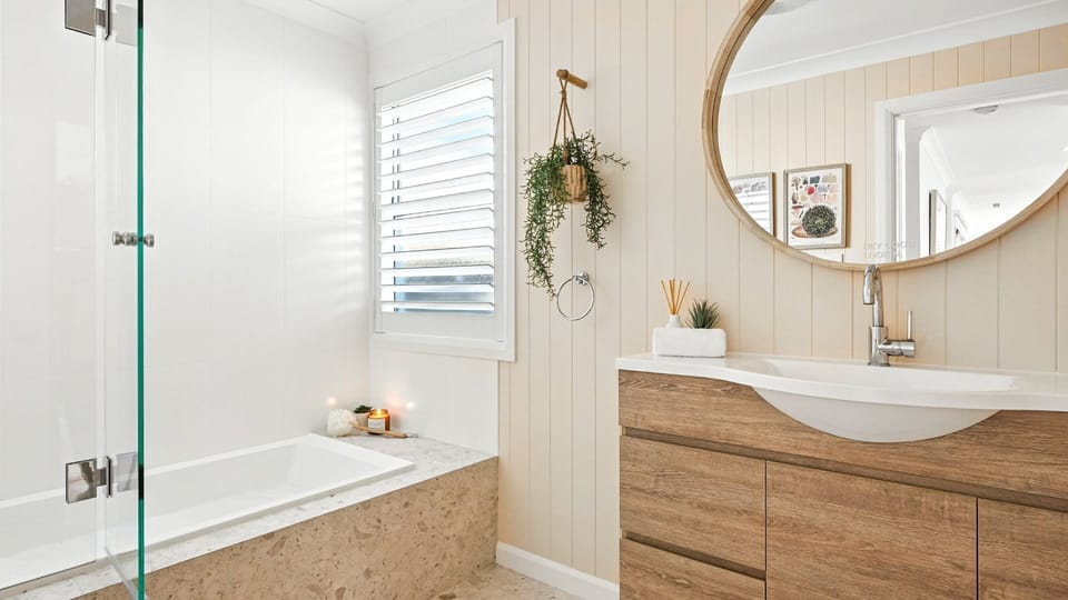 The Salty Perch | Bathroom | Bath tub | Hairdryer | Separate powder room