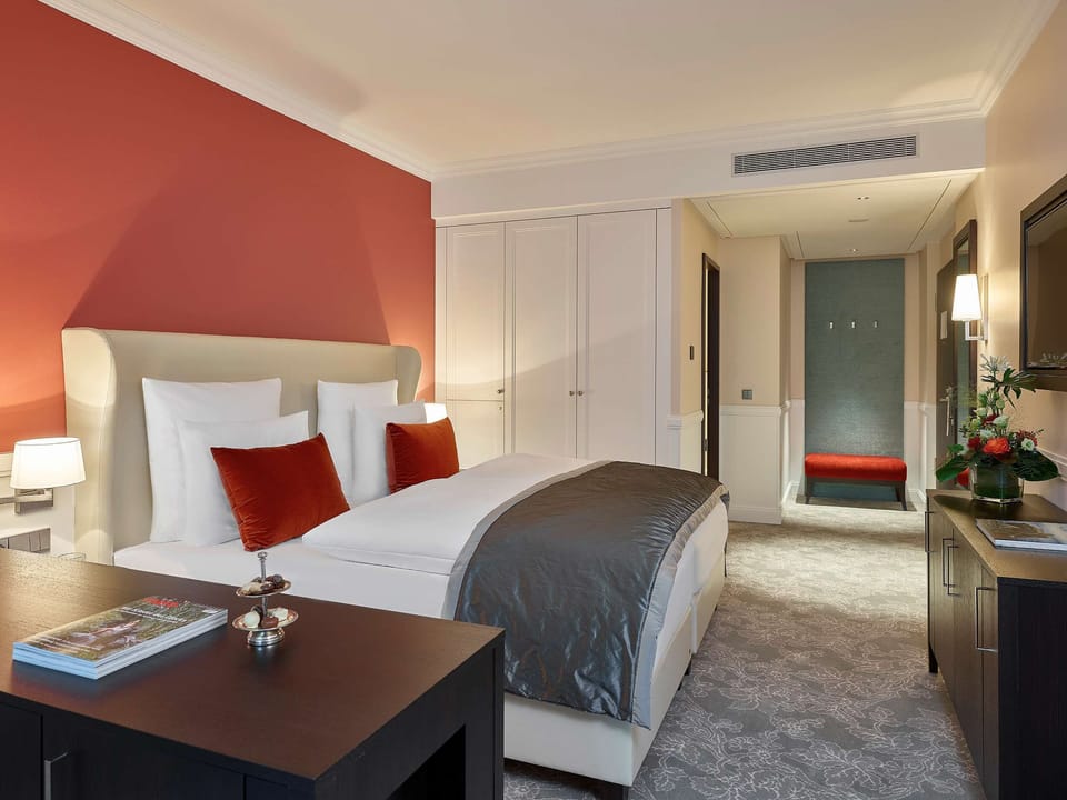 Junior Suite | Hypo-allergenic bedding, down comforters, in-room safe, desk