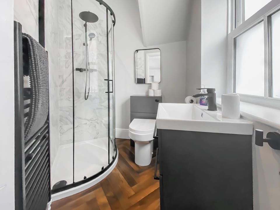 Bathroom | Low Tide - Tide Apartments, Filey