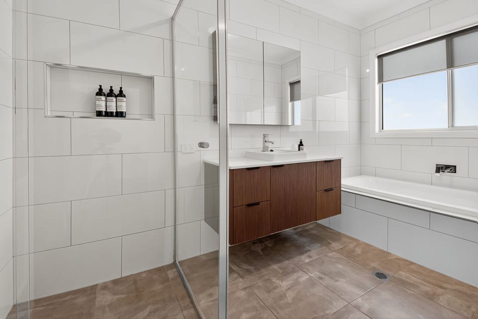 Main Bathroom - Shower, Bath + Toilet