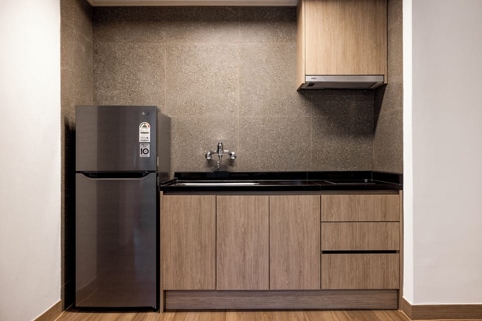 Kenshington Deluxe (Bed Type Randomly Assigned) | Private kitchen | Full-size fridge, shared microwave, electric kettle