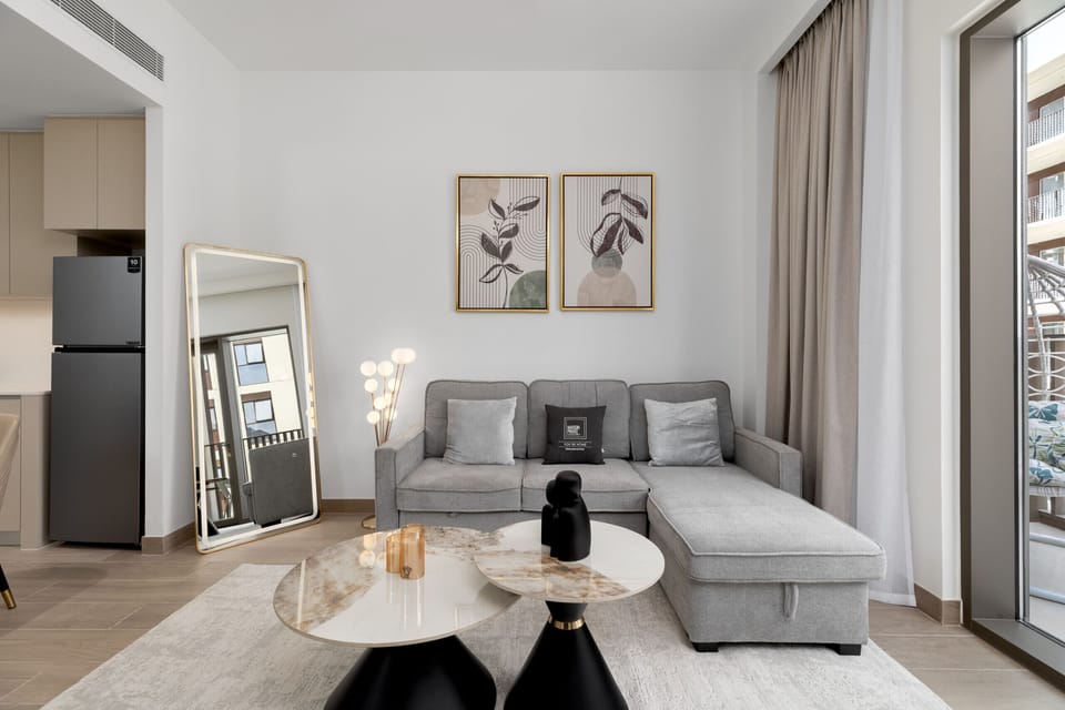 Charming urban holiday rental with balcony at Dubai Creek Beach