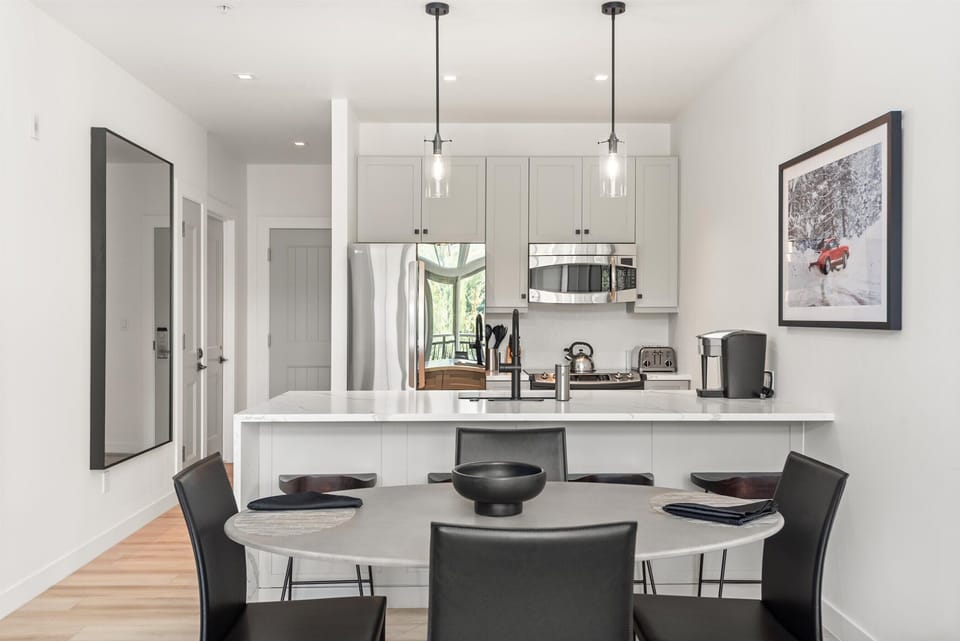 Kitchen & Dining Room