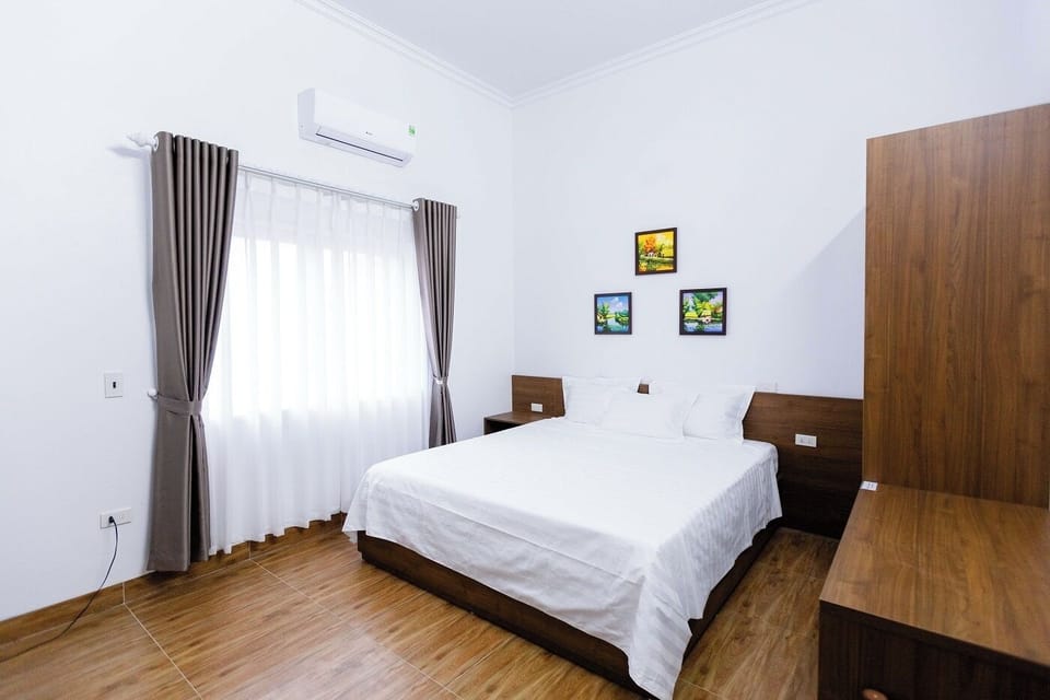 Deluxe Suite, City View | Desk, laptop workspace, soundproofing, iron/ironing board