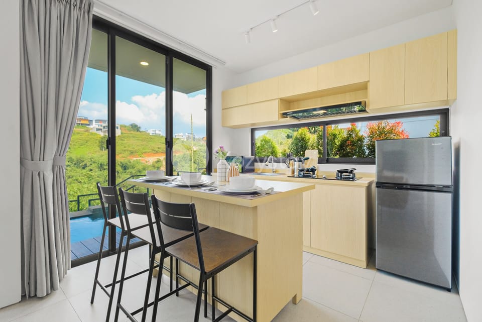 Villa, 4 Bedrooms, Mountain View | Dining room