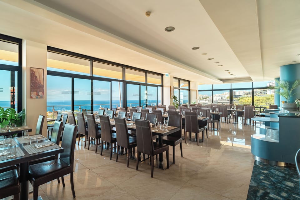 Savor relaxed dining with sweeping ocean views all around.