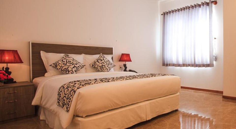 Minibar, in-room safe, desk, free cribs/infant beds