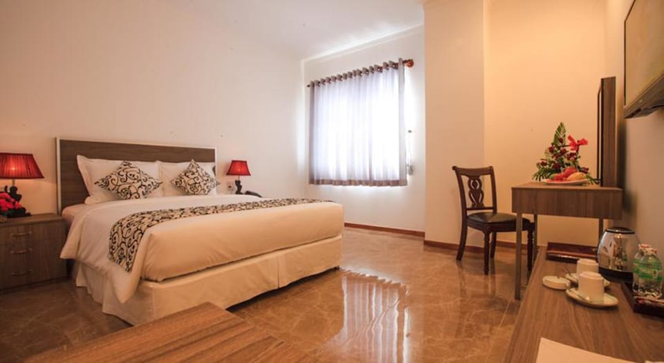 Minibar, in-room safe, desk, free cribs/infant beds