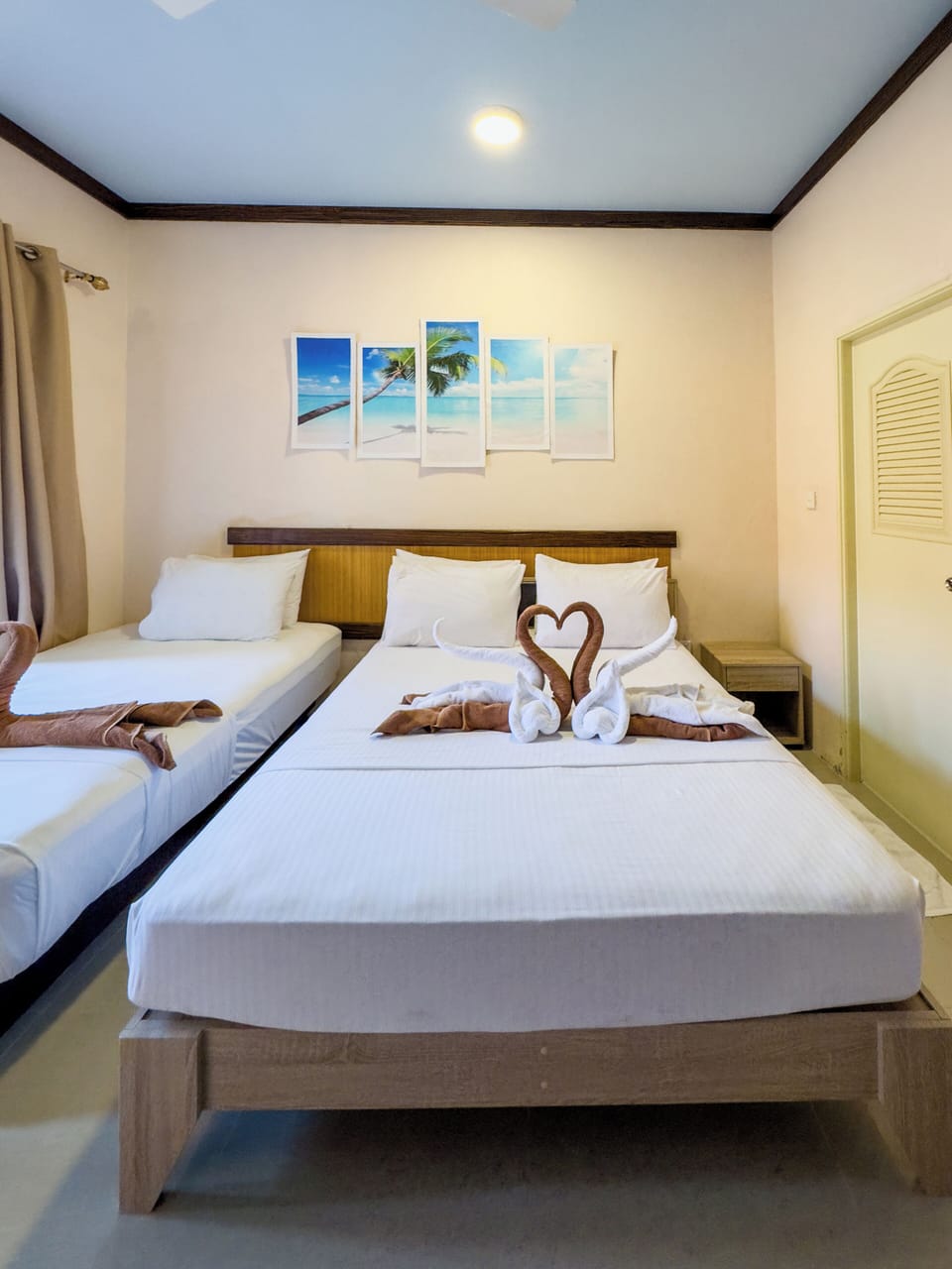 Comfort Double or Twin Room, Courtyard View | In-room safe, desk, laptop workspace, blackout drapes