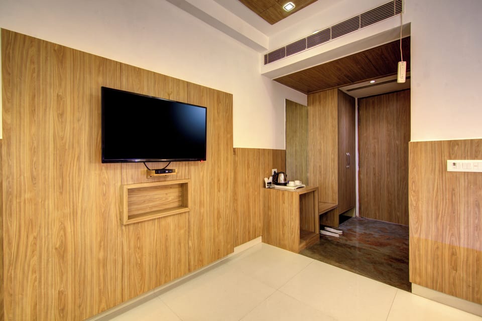 Deluxe Double Room, City View | Egyptian cotton sheets, premium bedding, down comforters