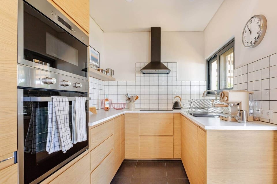 Brand new, fully equipped kitchen with espresso machine — great for longer stays & home cooking.