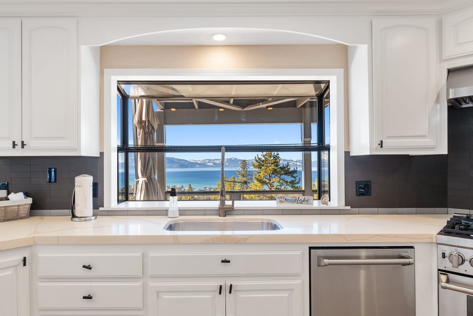 House, 4 Bedrooms | Private kitchen | Coffee/tea maker, fridge, oven, toaster