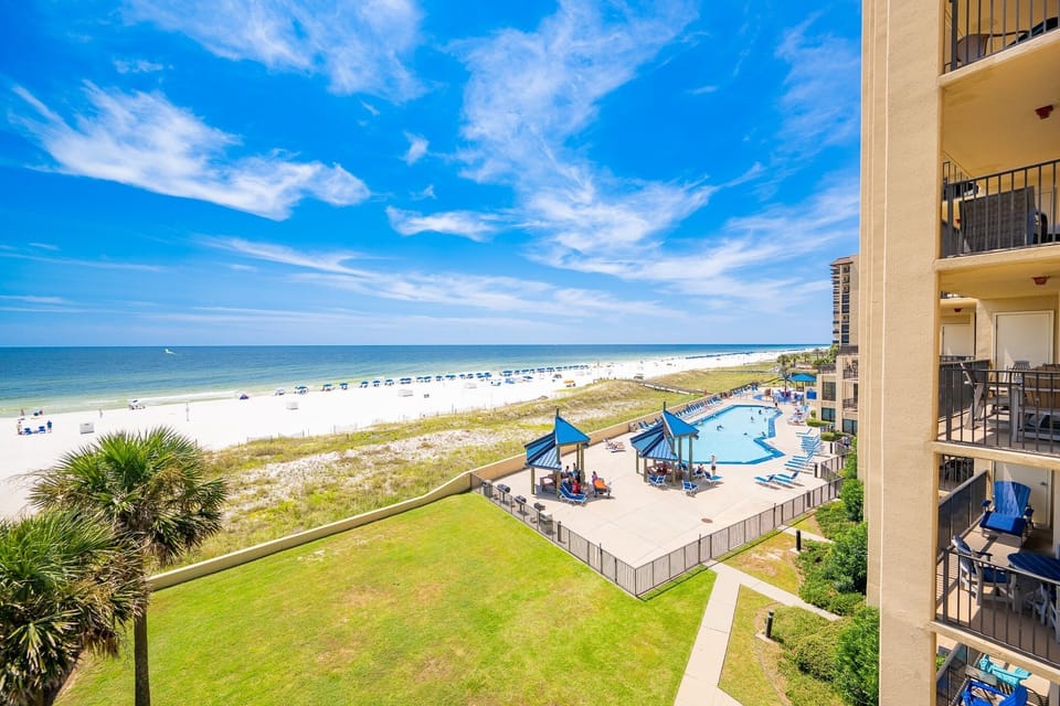 Condo, 3 Bedrooms | Property grounds