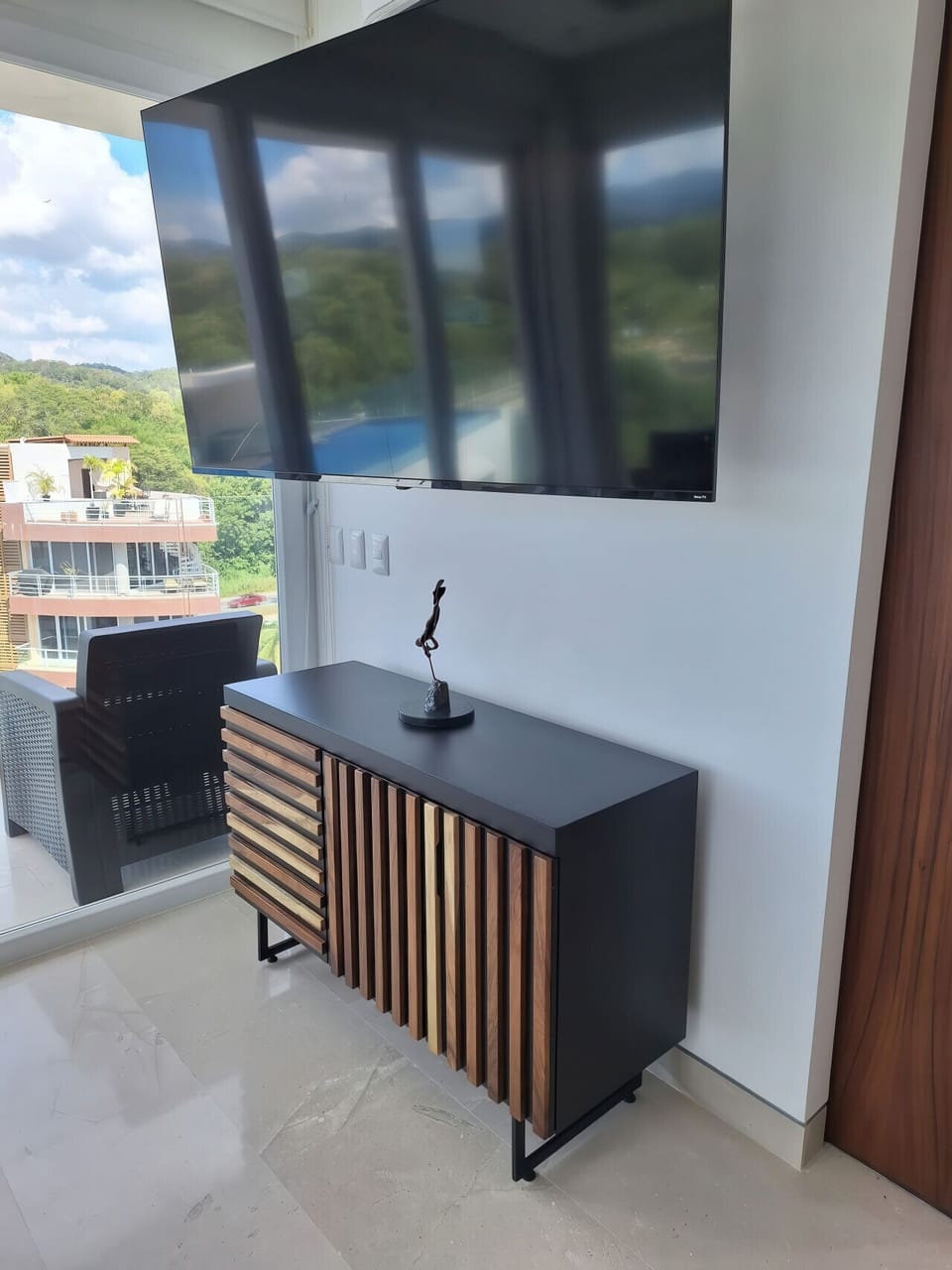 Modern View Lounge
