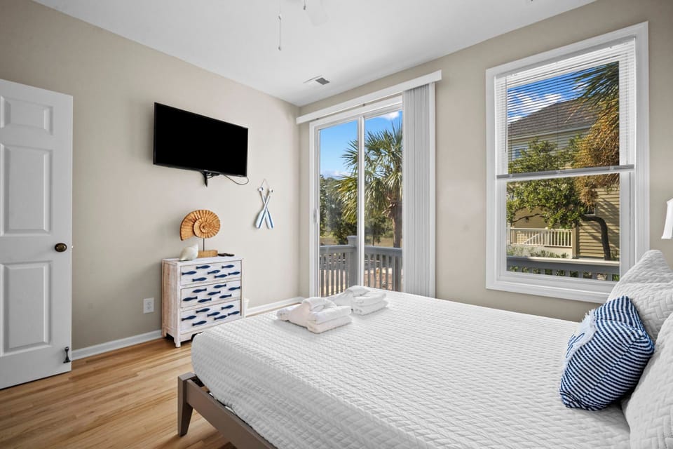 1st Floor Queen Guest Room