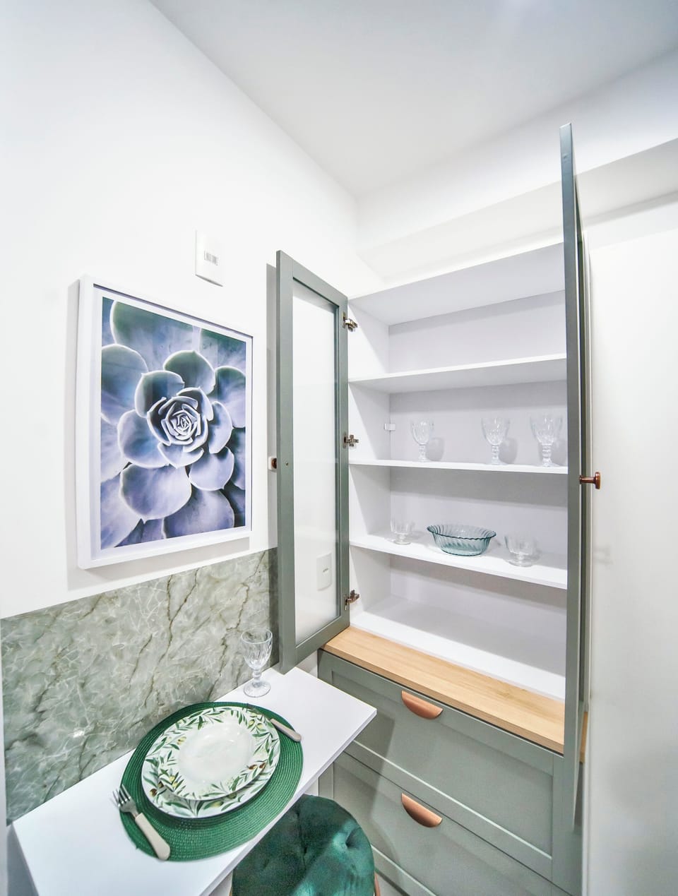 Superior Studio Suite, City View | Private kitchen
