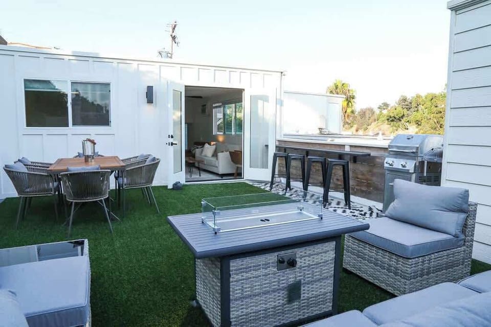 Huge Terrace w/ Outdoor Dining Table, Bar Stools, BBQ Grill, Fire Pit , Umbrella and Outdoor Sofa....perfect for a summer evening