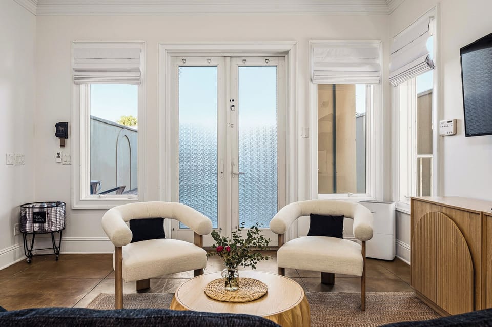 Sunlight, soft seating, and zero rush to go anywhere.