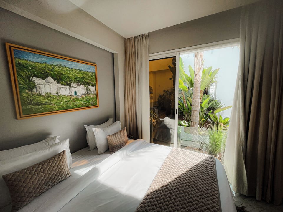 Classic Double Room (Jaafar) | Premium bedding, in-room safe, WiFi (free)