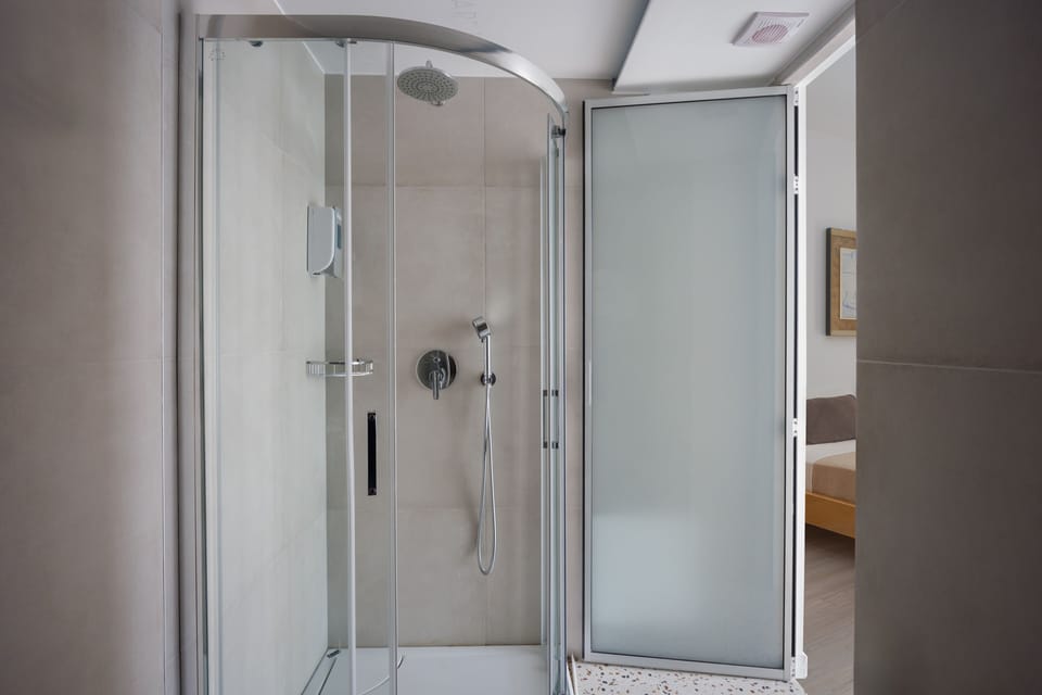 Apartment | Bathroom | Hair dryer, towels, soap, toilet paper