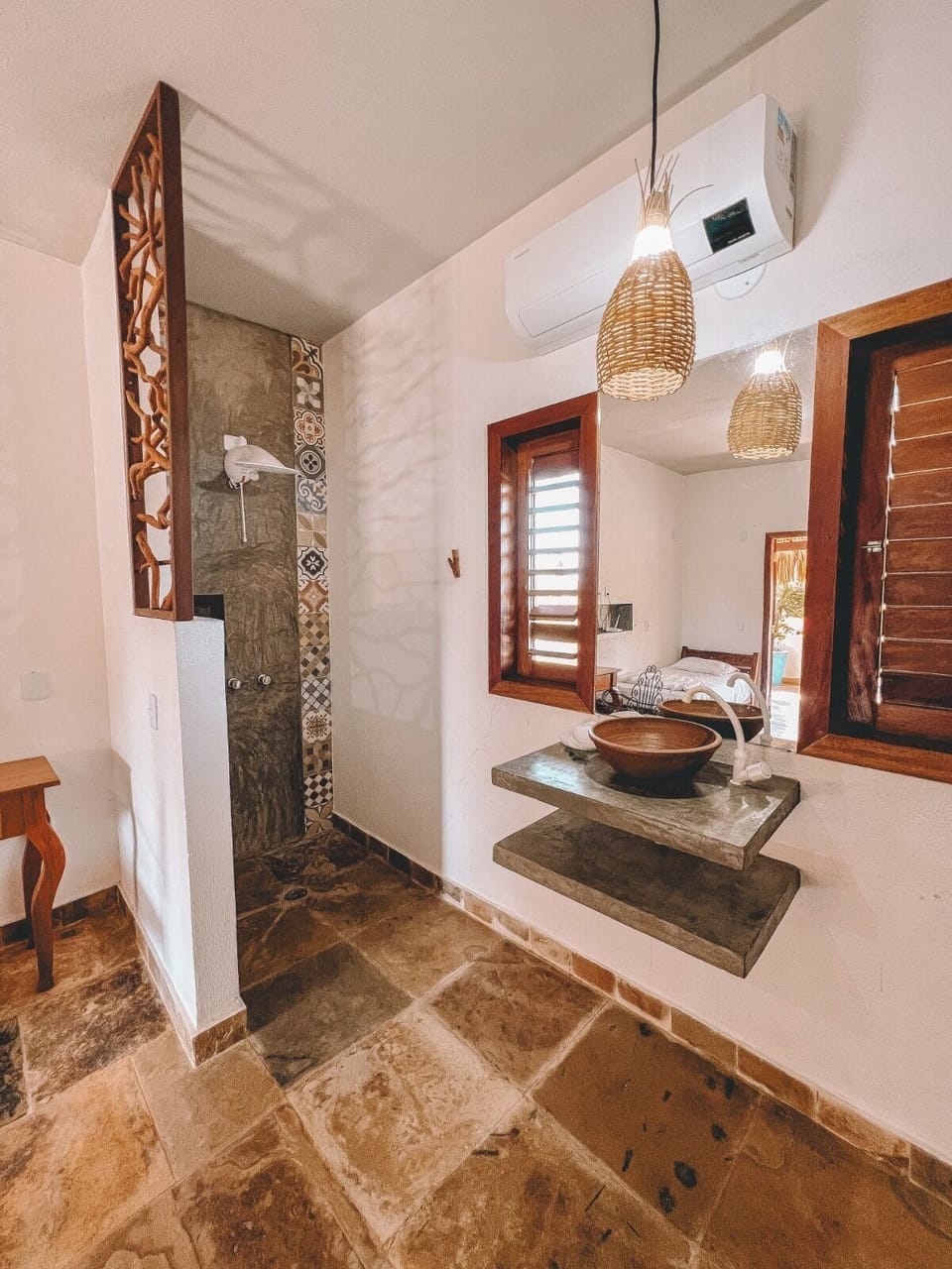 Deluxe Triple Room | Bathroom | Free toiletries, towels, soap, shampoo