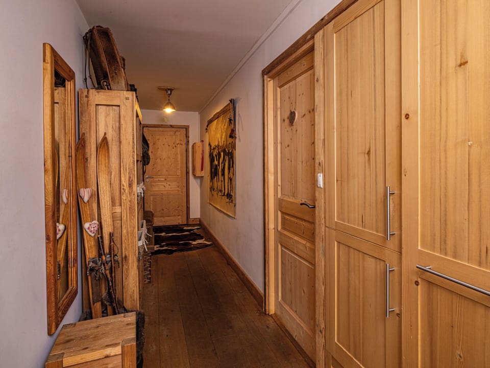 Spacious entrance and hallway