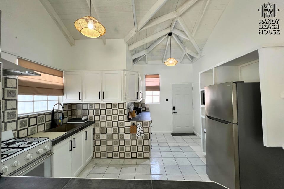 Open-plan kitchen, fully equipped for cooking.