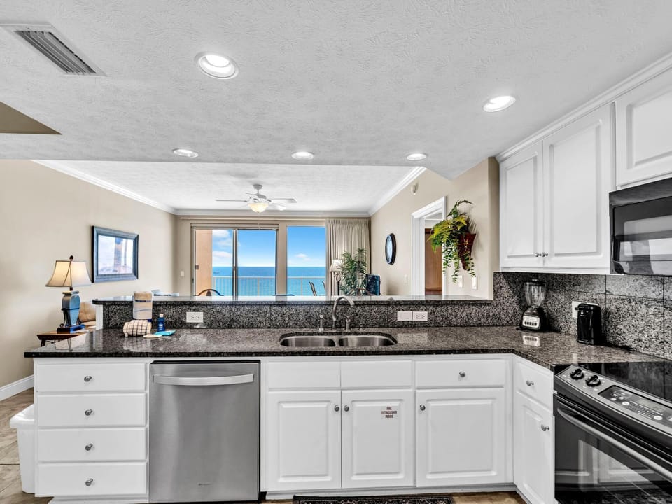 Condo, Multiple Beds (Treasure Island 605) | Private kitchen | Oven, toaster