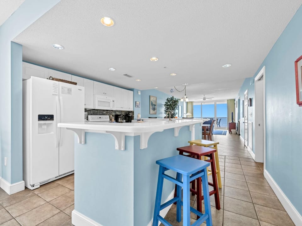 Condo, Multiple Beds (Majestic Beach Towers 2-1809) | Private kitchen | Oven, toaster