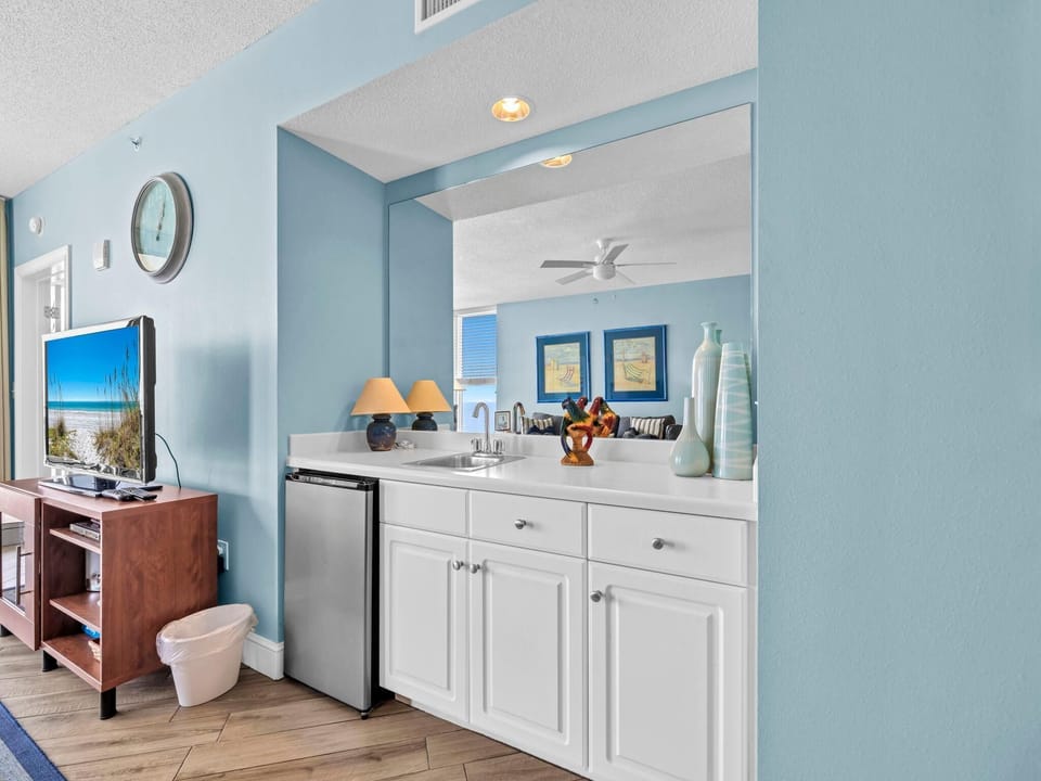 Condo, Multiple Beds (Majestic Beach Towers 2-1809) | Interior