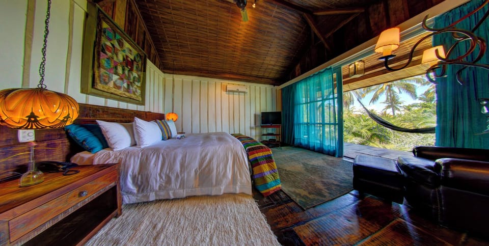 Bungalow, 1 King Bed, Hot Tub, Garden View | Premium bedding, minibar, in-room safe, individually decorated