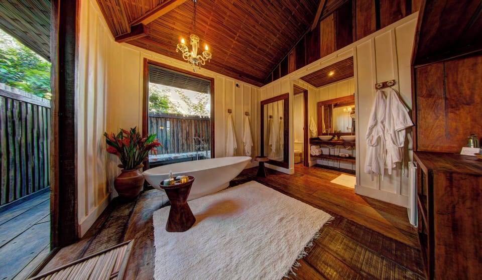 Bungalow, 1 King Bed, Hot Tub, Garden View | Bathroom | Designer toiletries, hair dryer, bathrobes, towels