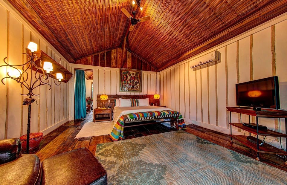 Bungalow, 1 King Bed, Hot Tub, Garden View | Premium bedding, minibar, in-room safe, individually decorated