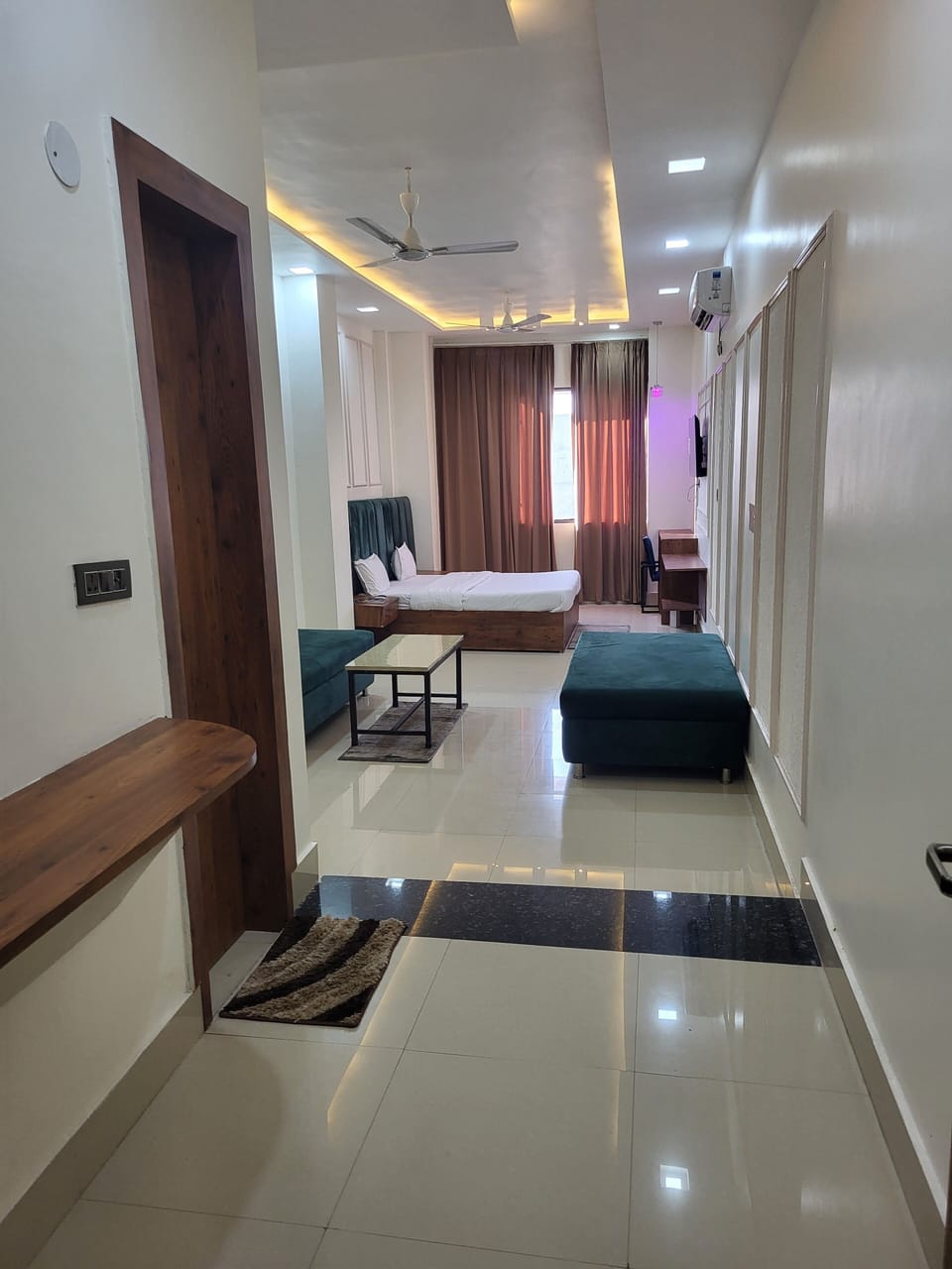 Double Room | Desk, laptop workspace, iron/ironing board, WiFi (free)