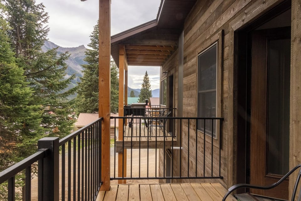 Patio & Mountain Scenery