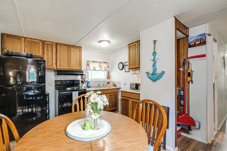 Kitchen | Dishware & Flatware