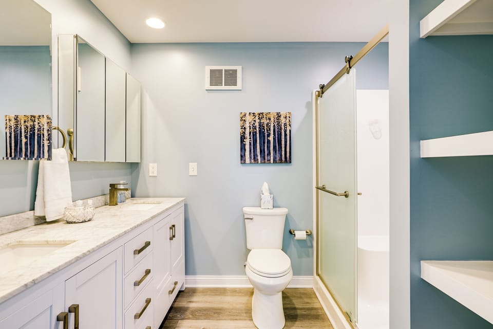 Full Bathroom
