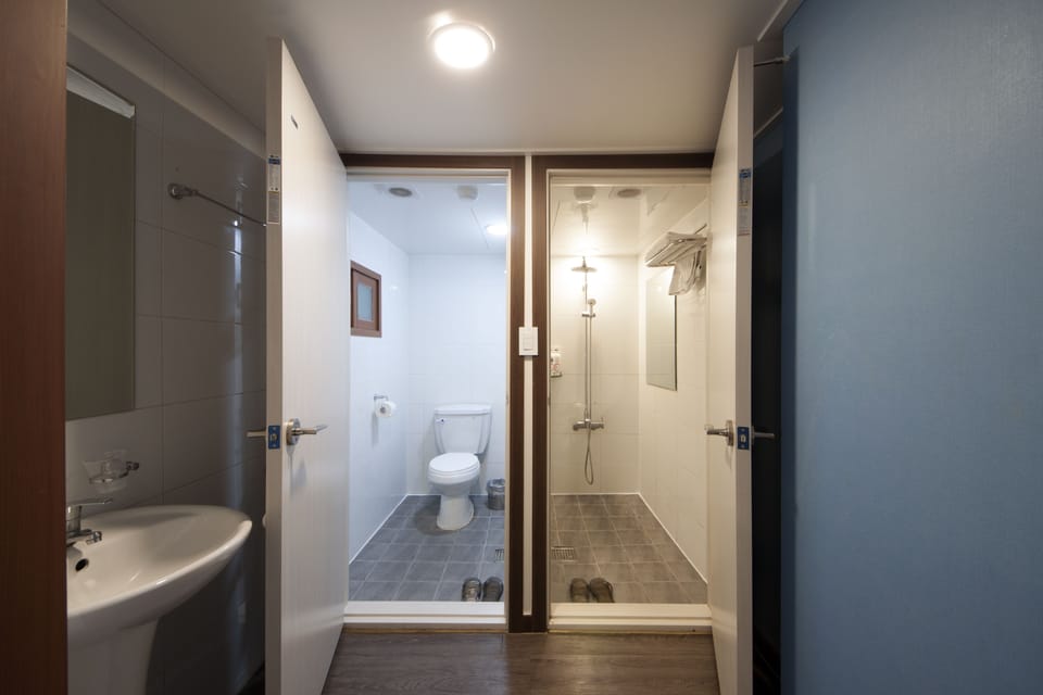 Family Room | Free WiFi, bed sheets