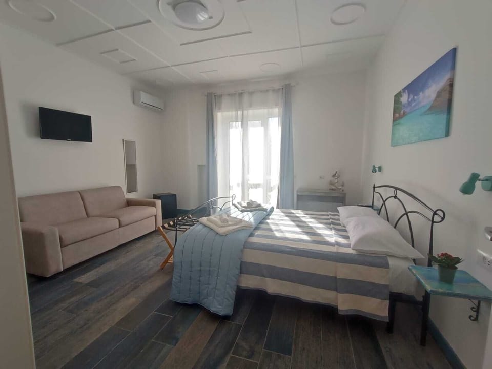 Comfort Double Room, City View | In-room safe, desk, blackout drapes, soundproofing