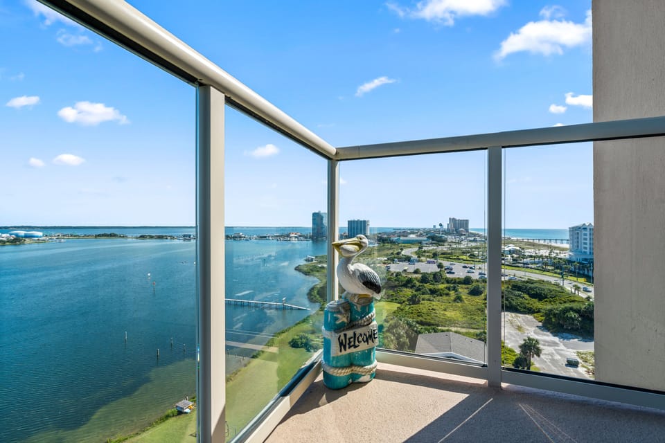 Sabine, bay and Gulf views