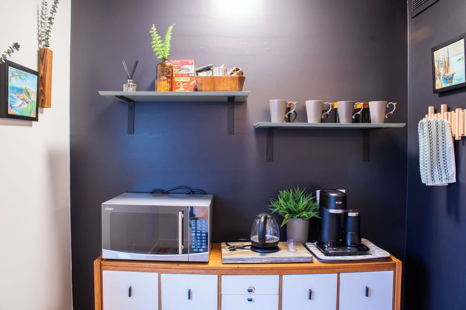 Coffee and tea bar
