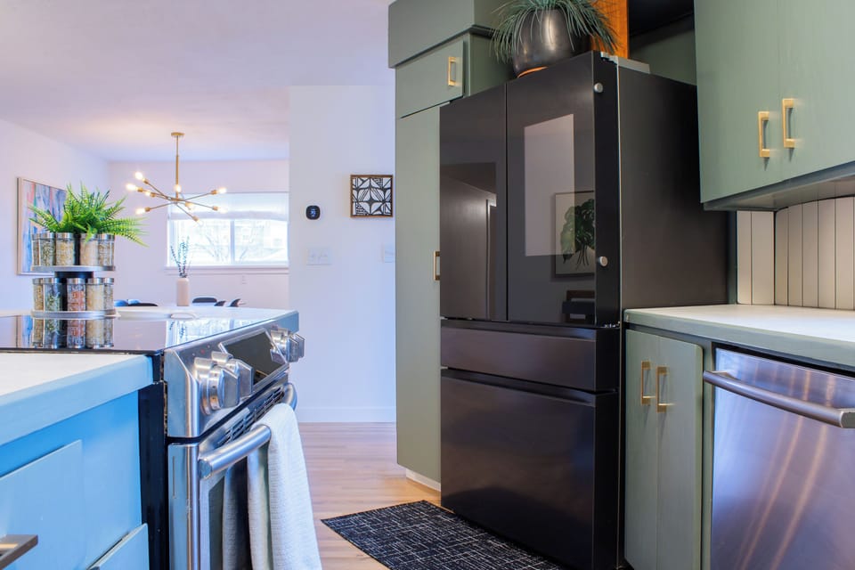 Smart fridge with fresh filtered water/electric stove and oven