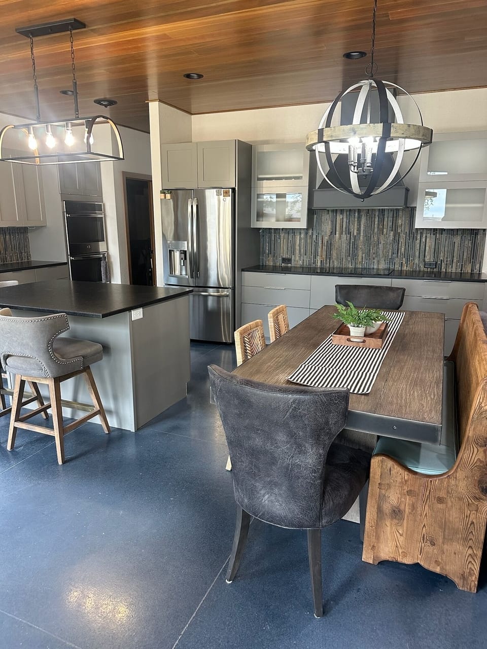 Main level kitchen/dining area