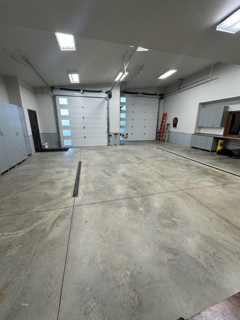 Oversized Garage with heat/AC. 10’ door and 12’ door. Dogs ONLY in Garage.