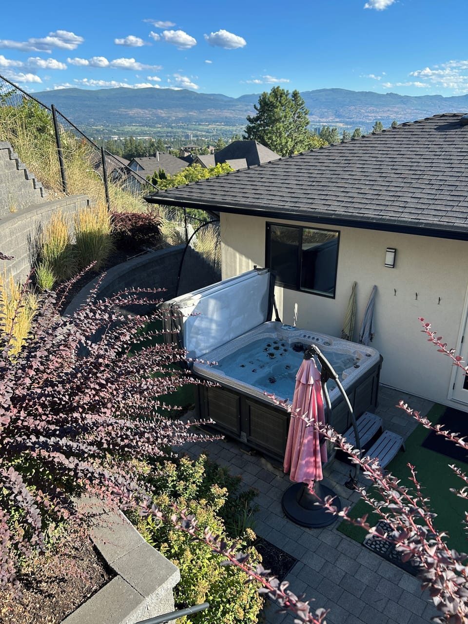 Outdoor spa tub