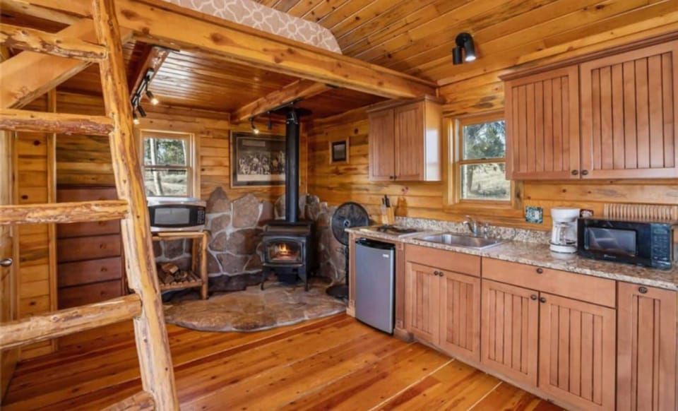 Standard Cabin, Mountain View | Private kitchenette