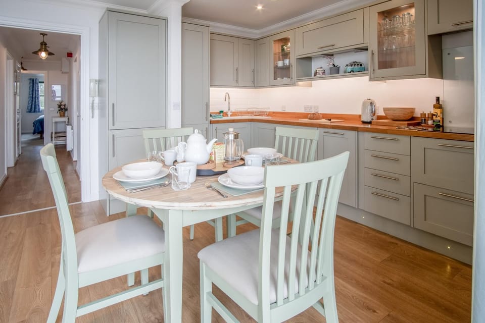 3 St Bride's Bay View - 3 Bedroom - Broad Haven (26364)